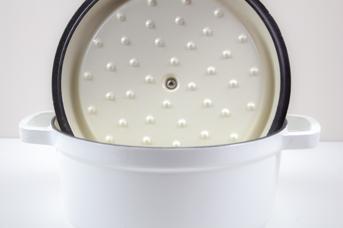 Enameled Cast Iron Pot Premium 4-Layer Coating Casserole 24cm (White)